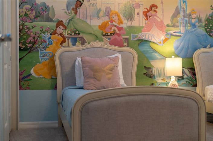 Image No.23-8 Bed Property for sale