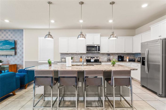 Image No.8-8 Bed Property for sale