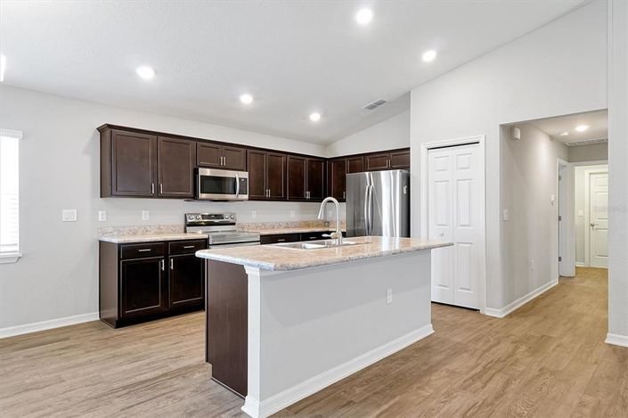 Image No.10-3 Bed Property for sale