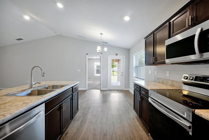 Image No.8-3 Bed Property for sale