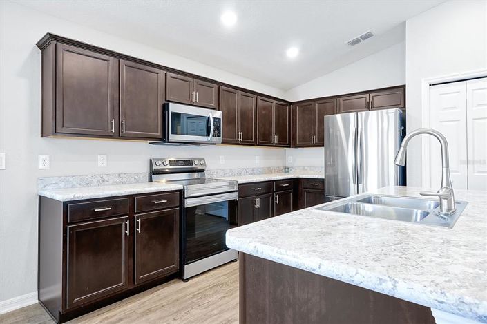 Image No.9-3 Bed Property for sale