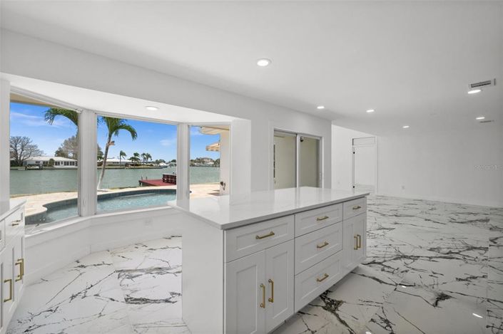 Image No.12-3 Bed Property for sale