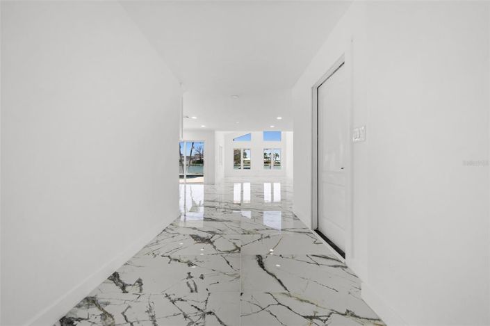 Image No.26-3 Bed Property for sale