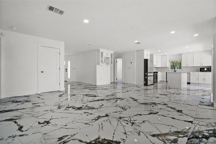 Image No.27-3 Bed Property for sale