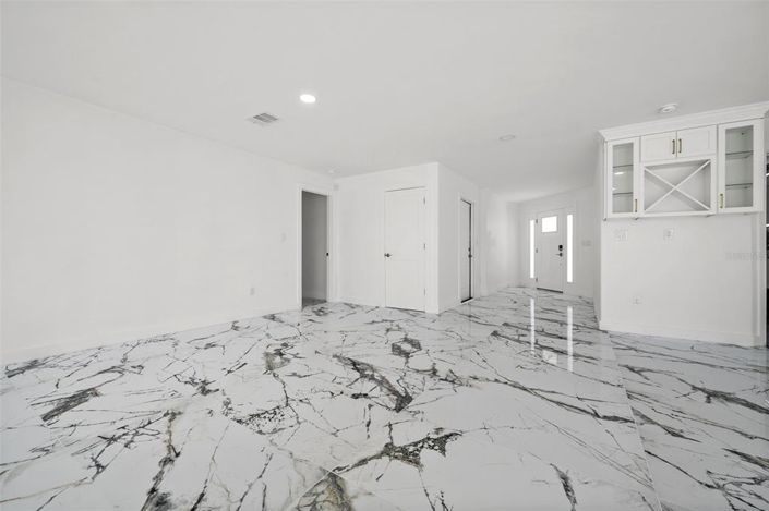 Image No.28-3 Bed Property for sale