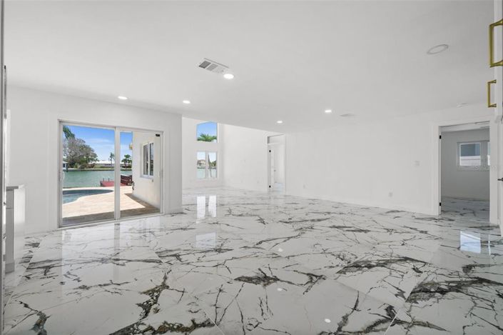 Image No.30-3 Bed Property for sale