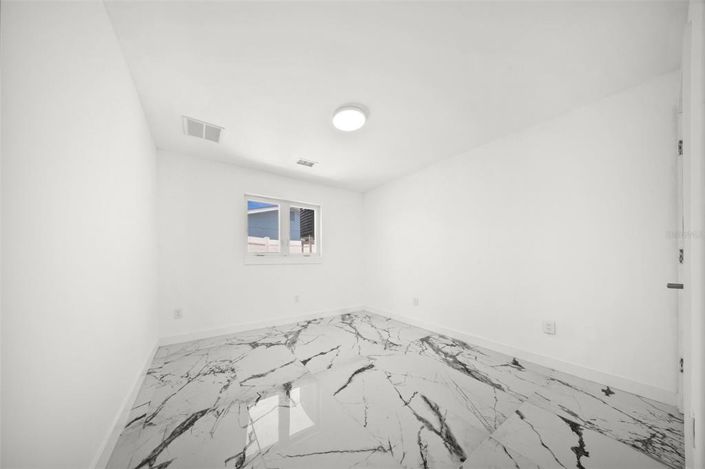 Image No.50-3 Bed Property for sale