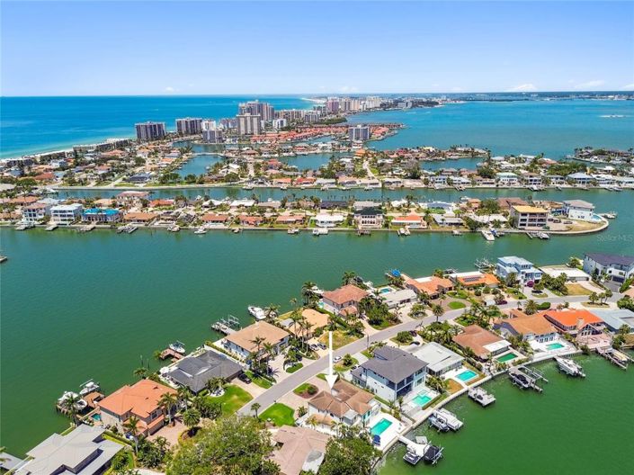 Image No.10-5 Bed Property for sale