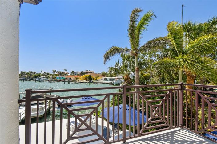 Image No.11-5 Bed Property for sale