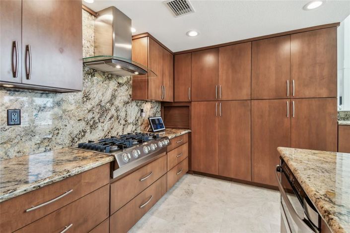 Image No.31-5 Bed Property for sale