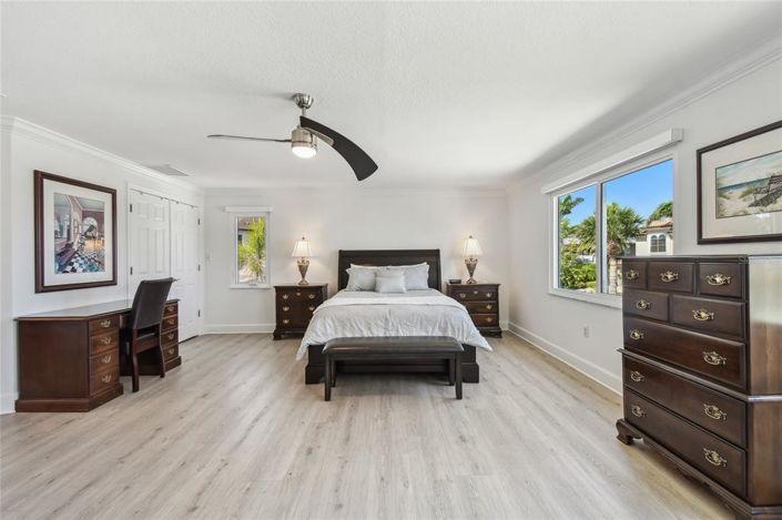 Image No.50-5 Bed Property for sale