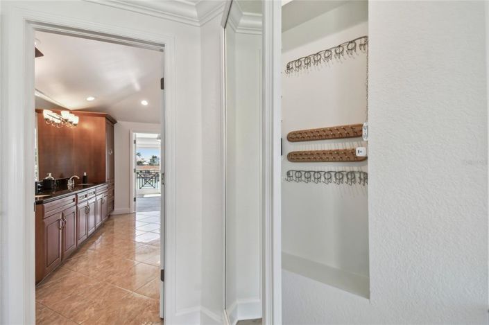 Image No.51-5 Bed Property for sale