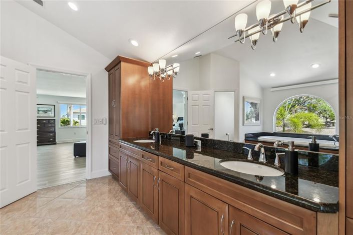 Image No.52-5 Bed Property for sale