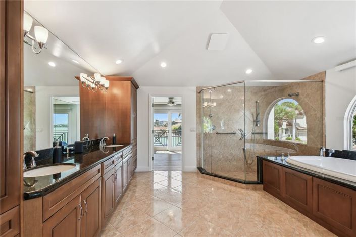 Image No.53-5 Bed Property for sale