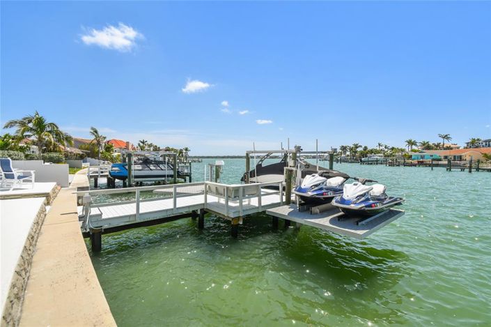 Image No.66-5 Bed Property for sale