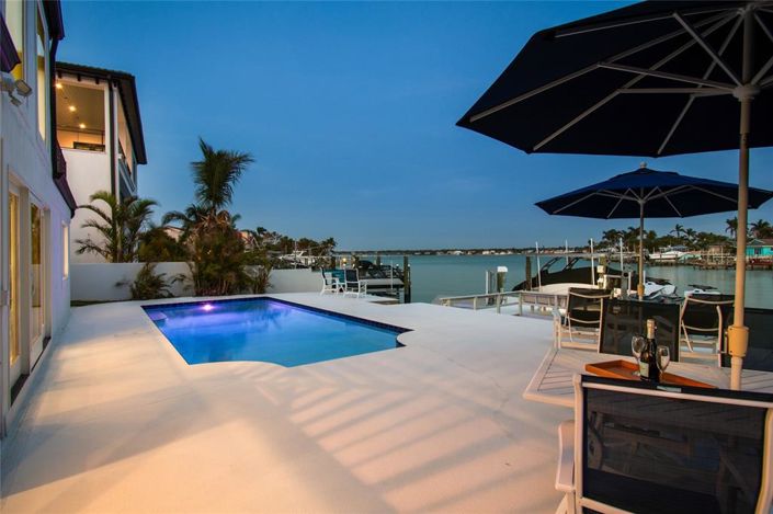 Image No.75-5 Bed Property for sale