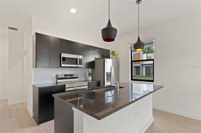 Image No.8-3 Bed Townhouse for sale