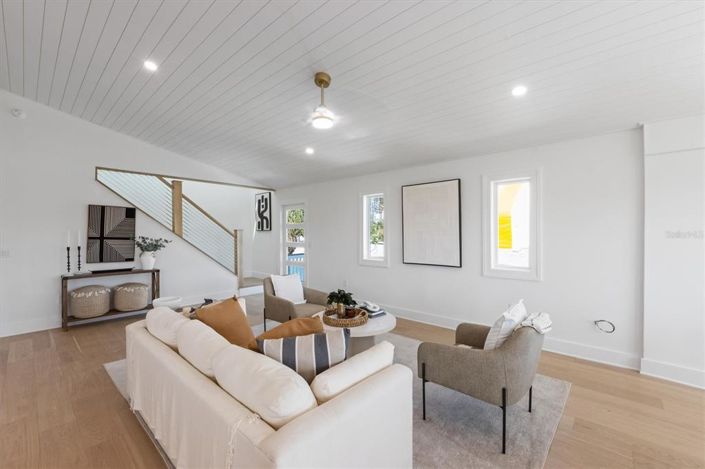 Image No.10-3 Bed Property for sale