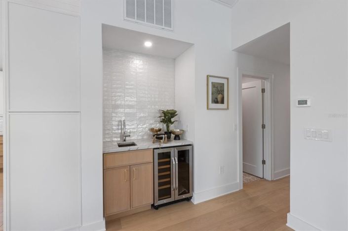 Image No.12-3 Bed Property for sale