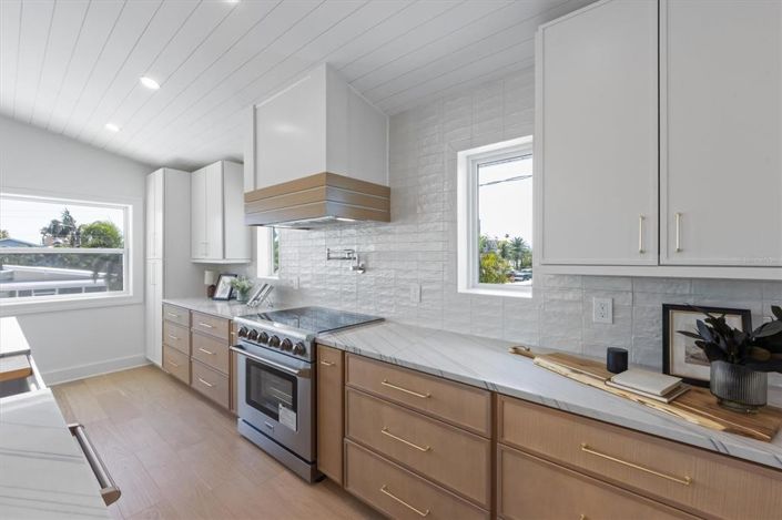 Image No.14-3 Bed Property for sale