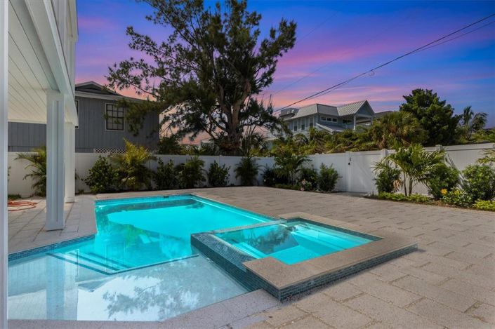 Image No.37-3 Bed Property for sale