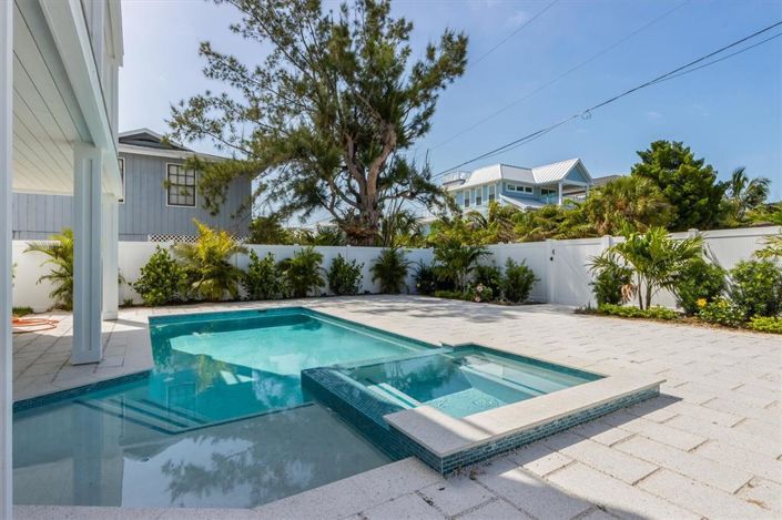 Image No.38-3 Bed Property for sale