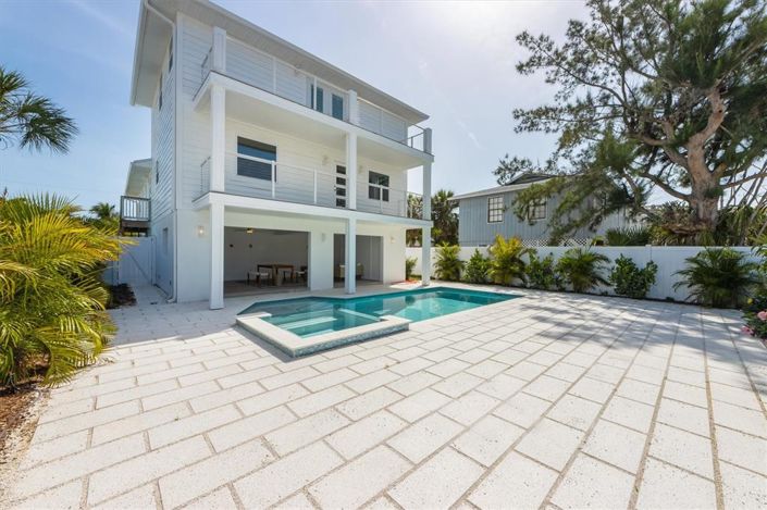 Image No.40-3 Bed Property for sale