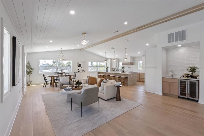 Image No.7-3 Bed Property for sale