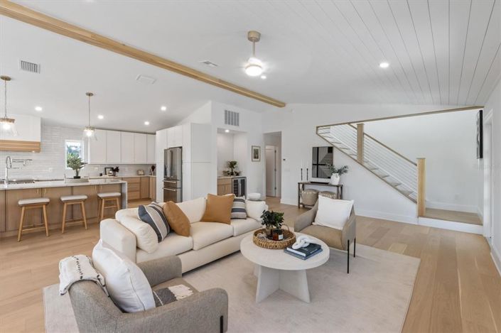 Image No.8-3 Bed Property for sale