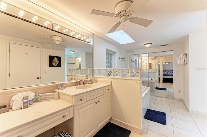 Image No.28-4 Bed Property for sale