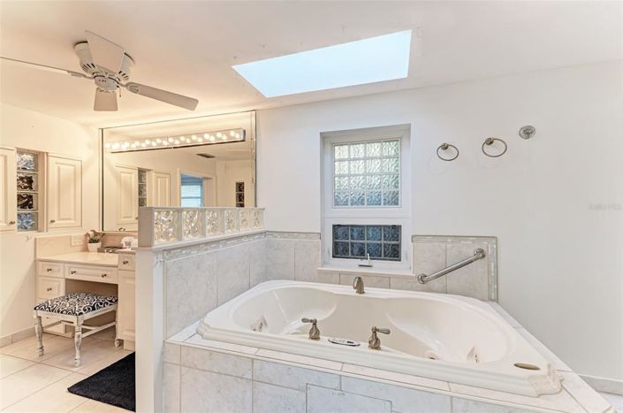 Image No.29-4 Bed Property for sale