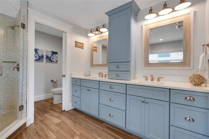 Image No.10-8 Bed Property for sale