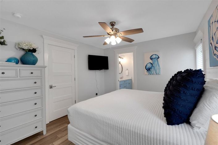 Image No.12-8 Bed Property for sale