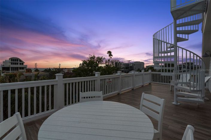 Image No.15-8 Bed Property for sale