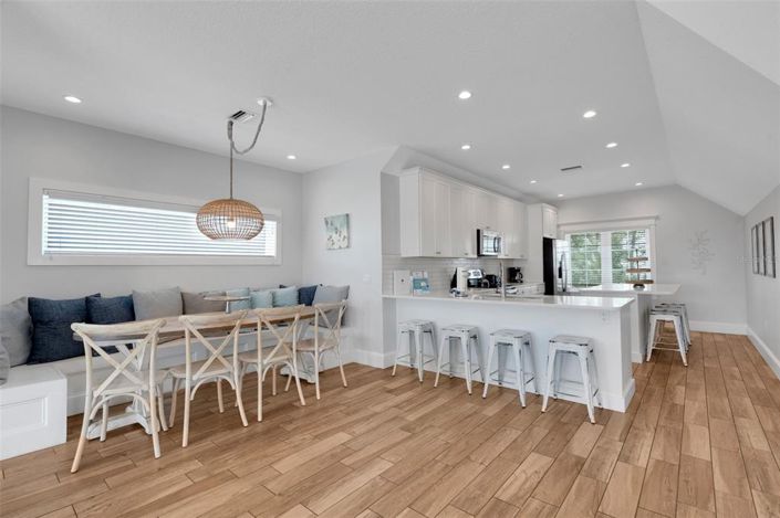 Image No.23-8 Bed Property for sale