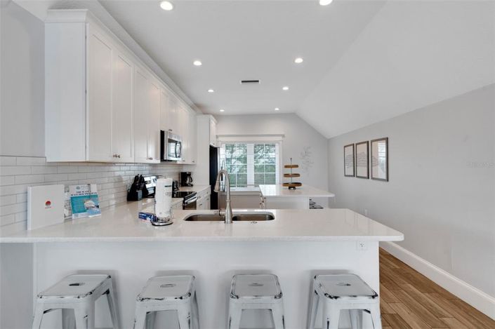 Image No.6-8 Bed Property for sale