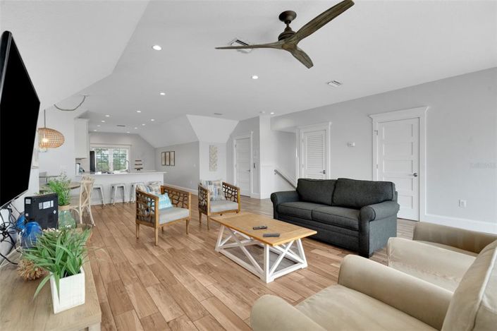 Image No.7-8 Bed Property for sale