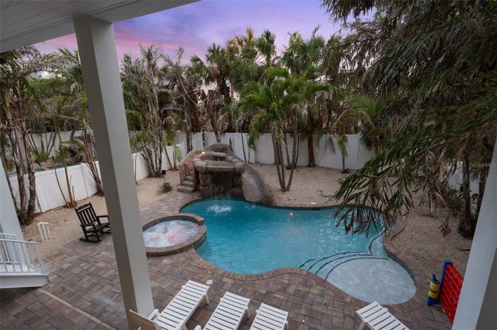 Image No.8-8 Bed Property for sale