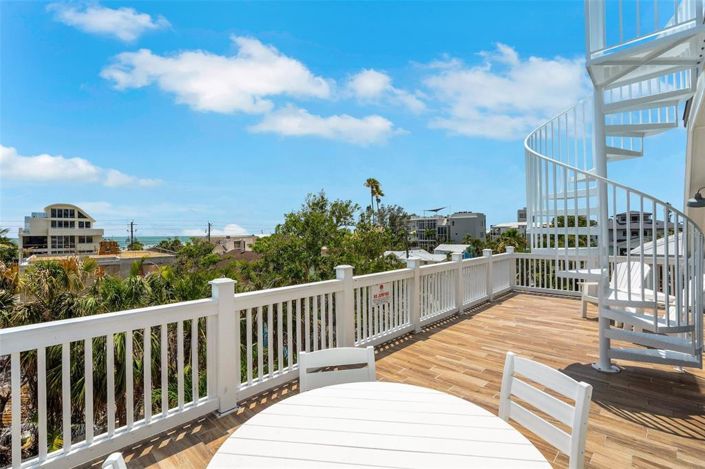 Image No.9-8 Bed Property for sale