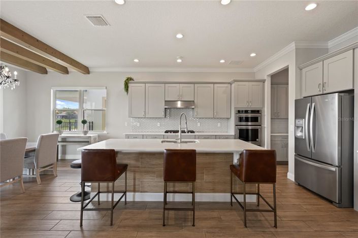 Image No.9-5 Bed Property for sale