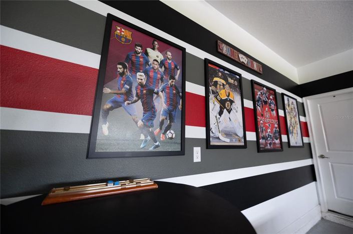 Image No.15-8 Bed Property for sale