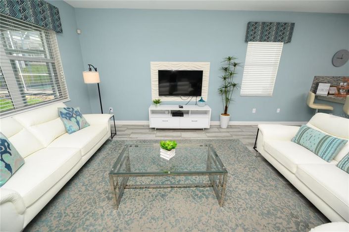 Image No.27-8 Bed Property for sale