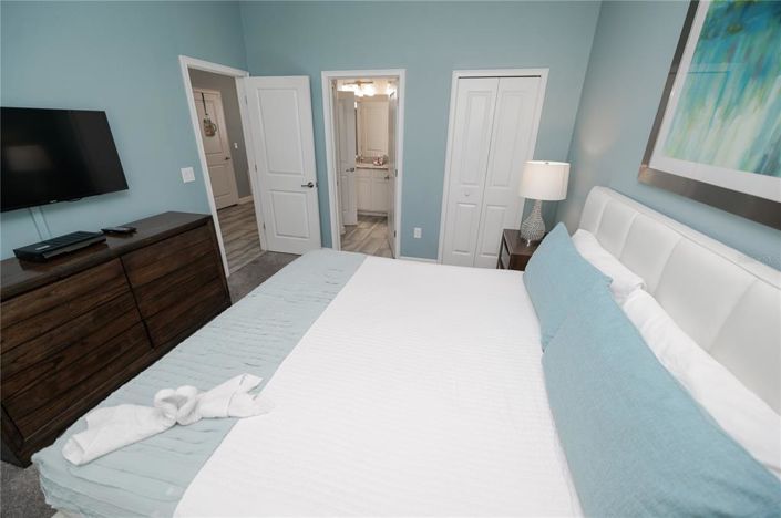 Image No.32-8 Bed Property for sale