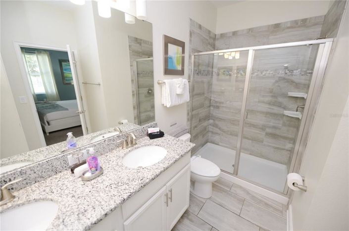 Image No.33-8 Bed Property for sale