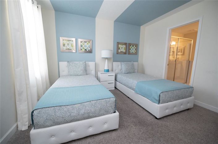 Image No.56-8 Bed Property for sale