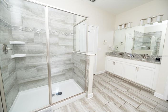 Image No.60-8 Bed Property for sale