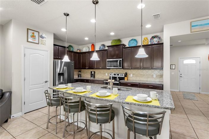 Image No.7-5 Bed Townhouse for sale