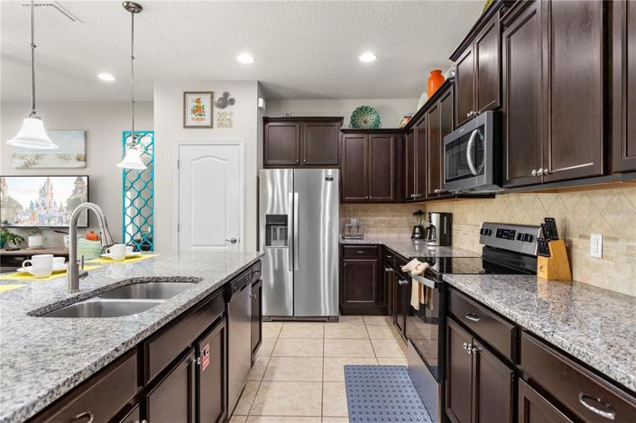 Image No.9-5 Bed Townhouse for sale