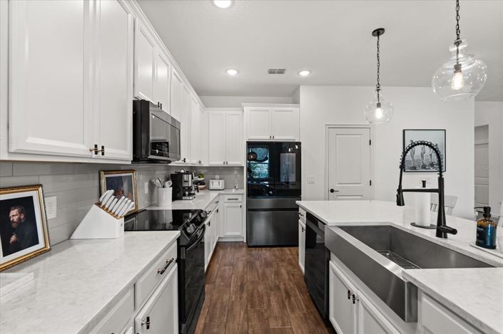 Image No.8-4 Bed Property for sale