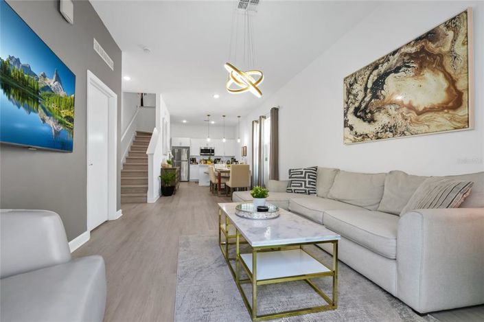 Image No.23-5 Bed Townhouse for sale